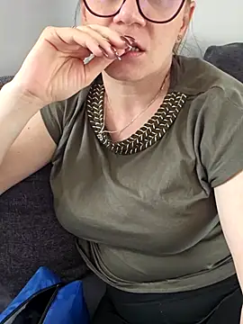 Snapshot of KristenVega chatting on April 19, 12:48 pm KristenVega online show from April 19, 12:48 pm