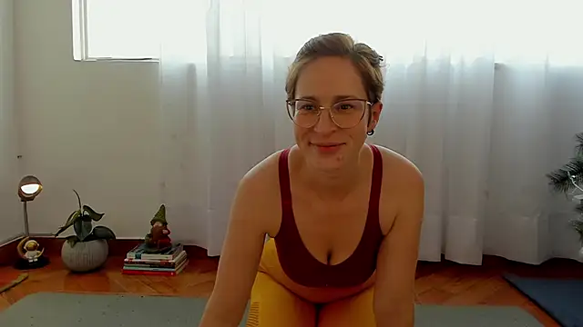 Snapshot of cuddlingbunny chatting on December 9, 8:44 pm cuddlingbunny online show from December 9, 8:44 pm