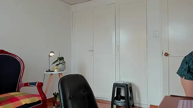 Snapshot of cuddlingbunny chatting on December 12, 1:39 pm cuddlingbunny online show from December 12, 1:39 pm