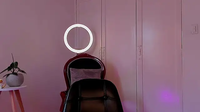 Snapshot of cuddlingbunny chatting on December 12, 7:59 pm cuddlingbunny online show from December 12, 7:59 pm