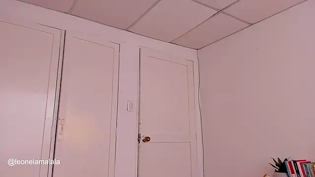 Snapshot of cuddlingbunny chatting on March 21, 7:24 pm cuddlingbunny online show from March 21, 7:24 pm