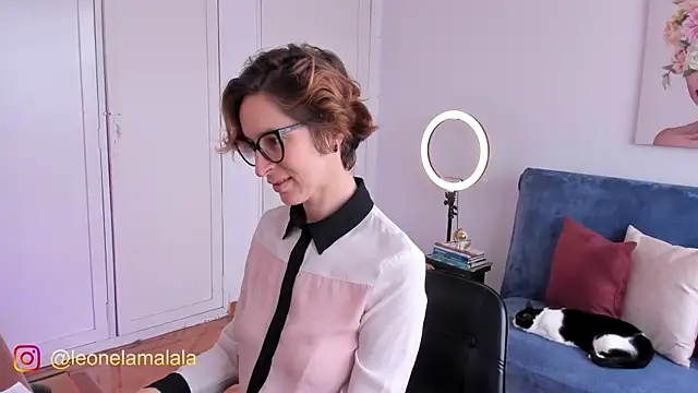 Snapshot of cuddlingbunny chatting on November 4, 4:39 pm cuddlingbunny online show from November 4, 4:39 pm