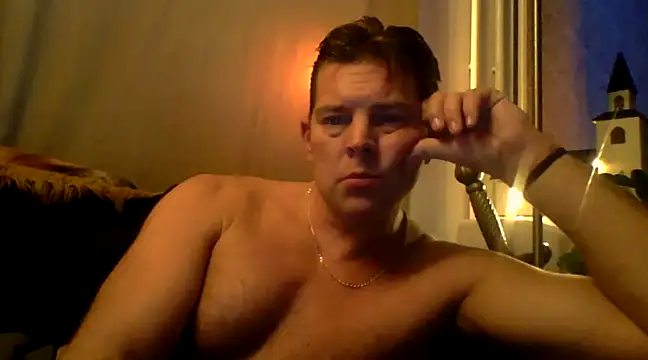 Teddan82 online show from December 14, 9:40 am