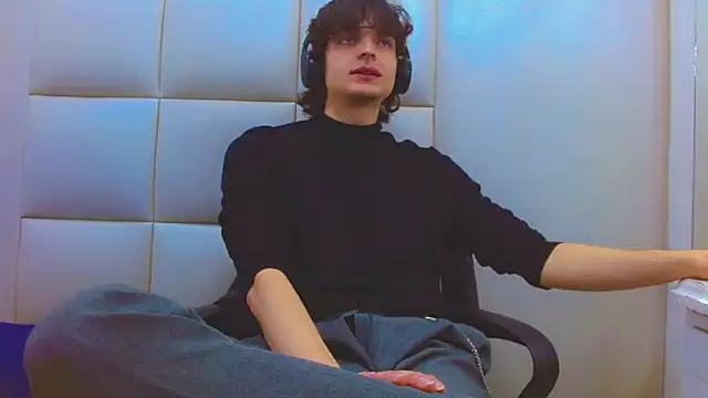 Snapshot of Sr_BonnyEthan chatting on March 2, 12:56 pm Sr BonnyEthan online show from March 2, 12:56 pm