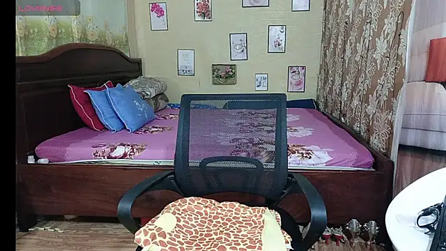 Snapshot of Lanian_99 chatting on November 6, 12:44 am Lanian 99 online show from November 6, 12:44 am