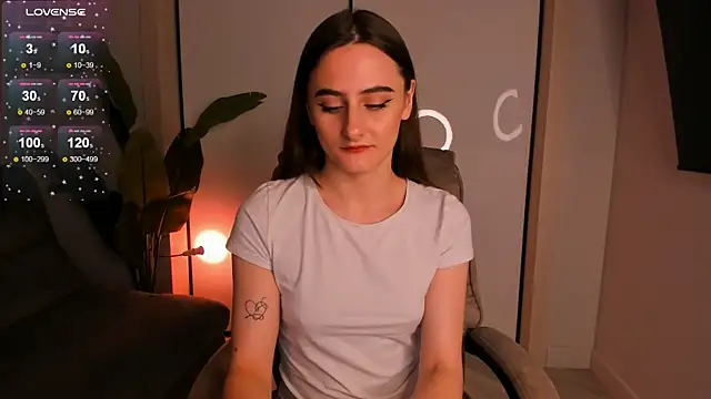 Snapshot of helen_ramsay chatting on December 19, 12:02 am helen ramsay online show from December 19, 12:02 am