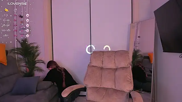 Snapshot of helen_ramsay chatting on February 13, 2:57 pm helen ramsay online show from February 13, 2:57 pm