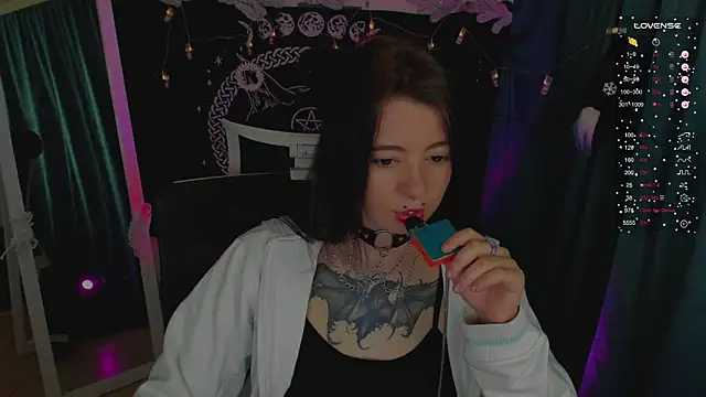 Snapshot of Sam_Mystery chatting on January 2, 1:40 pm Sam Mystery online show from January 2, 1:40 pm