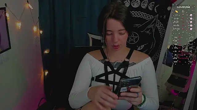 Snapshot of Sam_Mystery chatting on January 3, 2:08 pm Sam Mystery online show from January 3, 2:08 pm