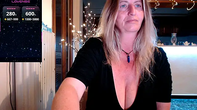 JennaDeluxe online show from March 18, 4:04 am