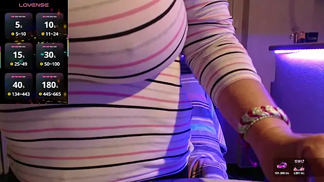 JennaDeluxe online show from April 17, 4:04 am