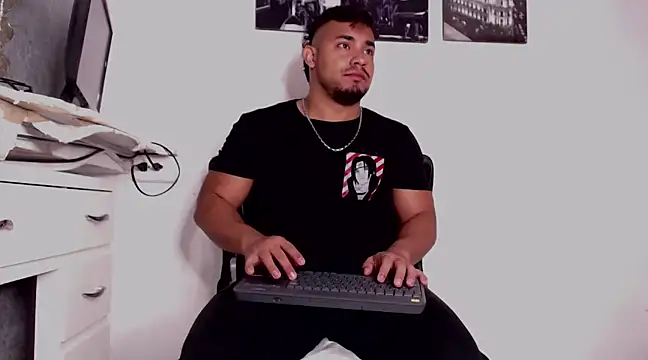 Snapshot of BrianMalonee chatting on January 24, 1:36 pm BrianMalonee online show from January 24, 1:36 pm