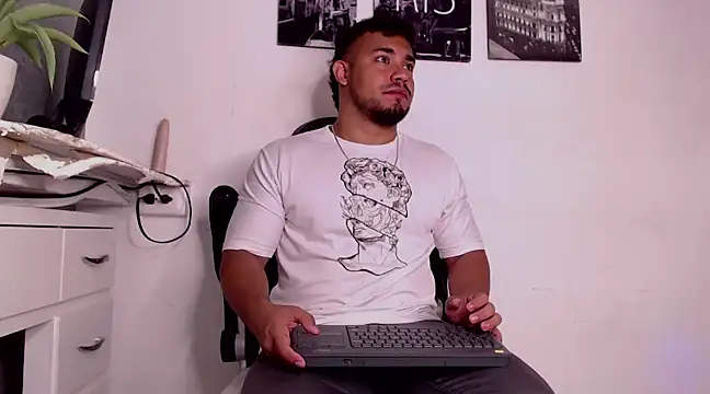 Snapshot of BrianMalonee chatting on January 28, 1:38 pm BrianMalonee online show from January 28, 1:38 pm