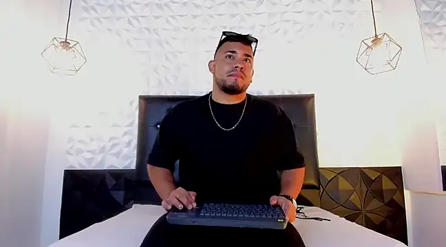 Snapshot of BrianMalonee chatting on February 3, 2:02 pm BrianMalonee online show from February 3, 2:02 pm