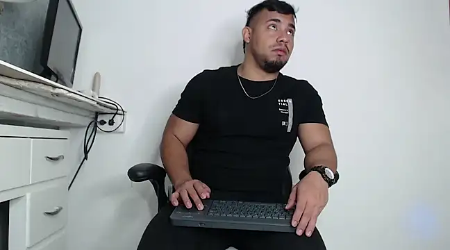 Snapshot of BrianMalonee chatting on February 17, 2:26 pm BrianMalonee online show from February 17, 2:26 pm