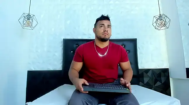 Snapshot of BrianMalonee chatting on February 19, 1:50 pm BrianMalonee online show from February 19, 1:50 pm