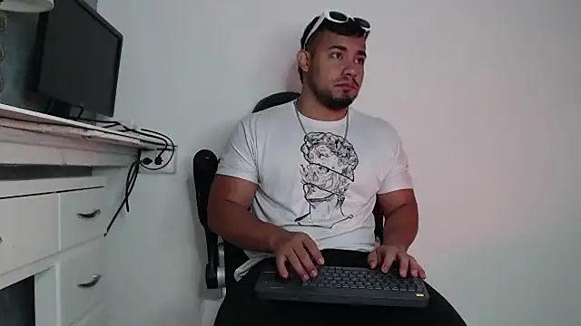 Snapshot of BrianMalonee chatting on February 21, 1:44 pm BrianMalonee online show from February 21, 1:44 pm