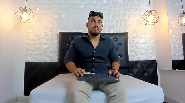 Snapshot of BrianMalonee chatting on February 24, 2:15 pm BrianMalonee online show from February 24, 2:15 pm