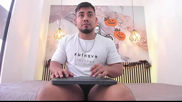 Snapshot of BrianMalonee chatting on November 1, 1:02 pm BrianMalonee online show from November 1, 1:02 pm