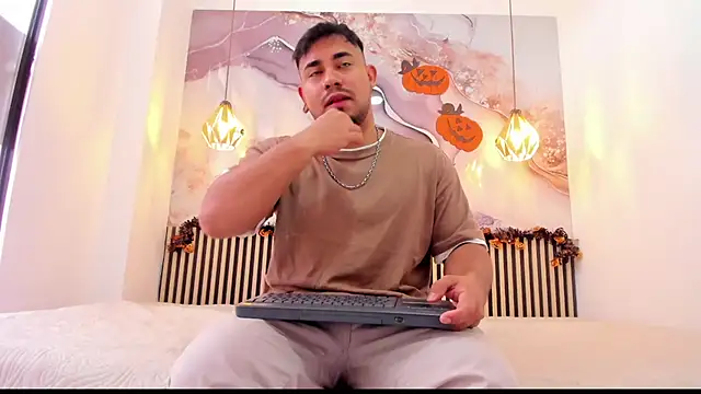 Snapshot of BrianMalonee chatting on November 4, 12:04 pm BrianMalonee online show from November 4, 12:04 pm