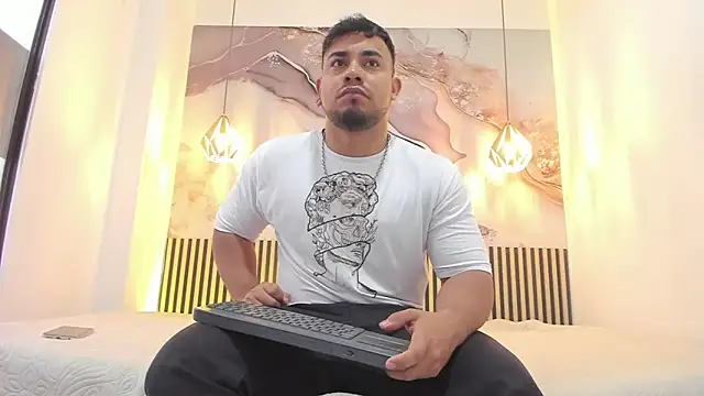 Snapshot of BrianMalonee chatting on November 6, 12:06 pm BrianMalonee online show from November 6, 12:06 pm