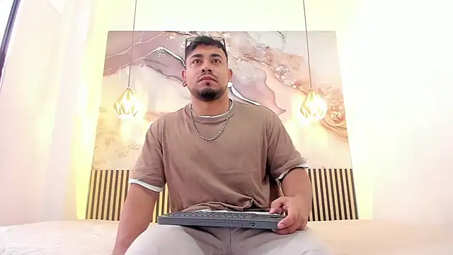 Snapshot of BrianMalonee chatting on November 11, 11:54 am BrianMalonee online show from November 11, 11:54 am