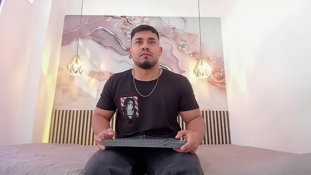 Snapshot of BrianMalonee chatting on November 18, 12:20 pm BrianMalonee online show from November 18, 12:20 pm