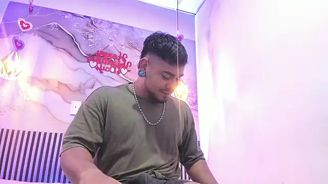 Snapshot of BrianMalonee chatting on February 17, 12:01 pm BrianMalonee online show from February 17, 12:01 pm