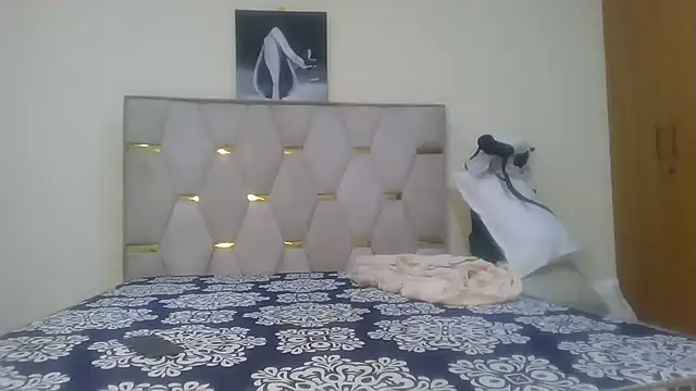Snapshot of Fine_assie chatting on February 5, 10:44 pm Fine assie online show from February 5, 10:44 pm