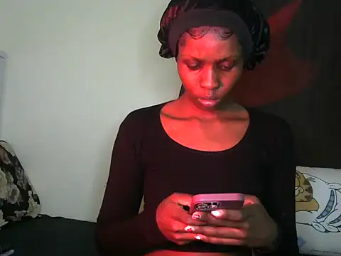 Snapshot of Bella_cute01 chatting on September 18, 9:17 pm Bella cute01 online show from September 18, 9:17 pm