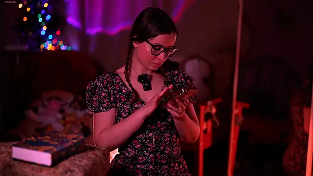 SweetyKitty18 online show from April 14, 5:19 pm