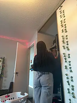 Your Paris online show from February 5, 10:22 pm