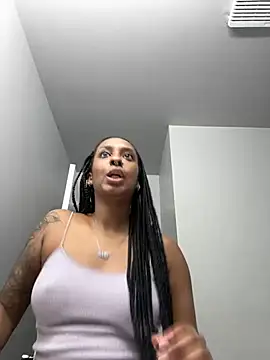 Your Paris online show from February 15, 8:33 pm