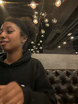 Your Paris online show from February 4, 4:18 am