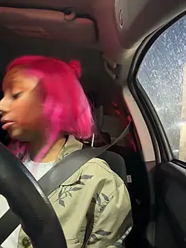 Your Paris online show from February 11, 1:10 am