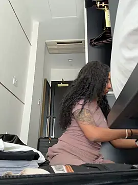 Your Paris online show from February 23, 10:07 pm