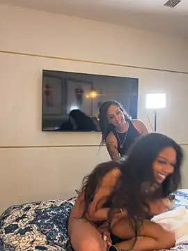 Your Paris online show from February 26, 8:35 am