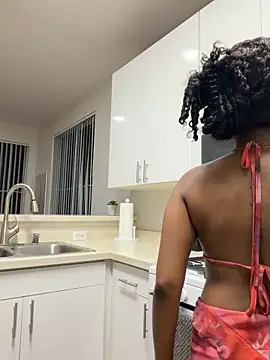 Your Paris online show from March 5, 6:42 am