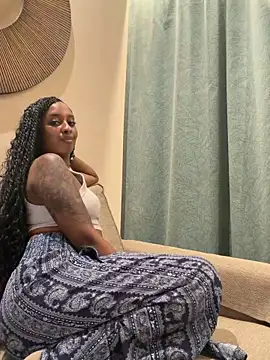 Your Paris online show from April 14, 1:00 am