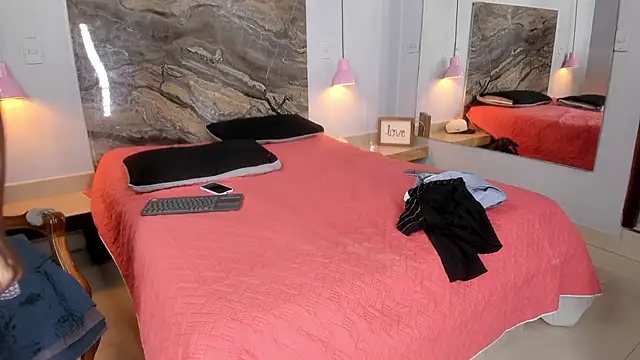 Snapshot of kaleb_violeta_1 chatting on February 11, 3:44 am kaleb violeta 1 online show from February 11, 3:44 am