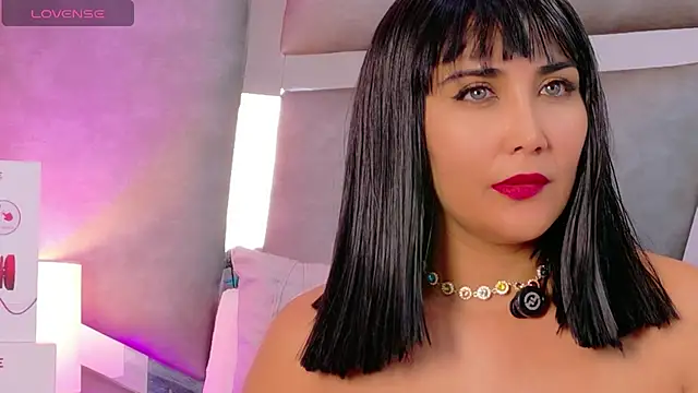 Evangeline Taylorr online show from December 4, 1:15 am