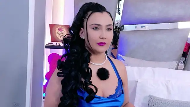 Evangeline Taylorr online show from April 11, 7:40 pm