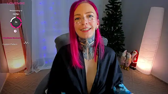 Snapshot of Roxy_____ chatting on December 13, 2:43 am Roxy online show from December 13, 2:43 am