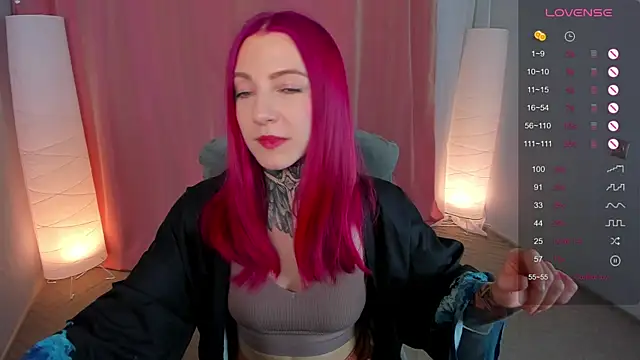 Snapshot of Roxy_____ chatting on February 8, 8:32 pm Roxy online show from February 8, 8:32 pm