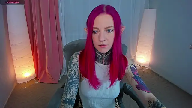 Snapshot of Roxy_____ chatting on February 21, 8:27 pm Roxy online show from February 21, 8:27 pm