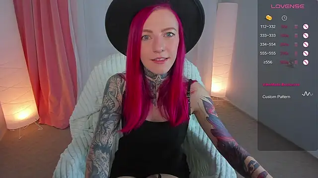 Snapshot of Roxy_____ chatting on March 13, 8:32 pm Roxy online show from March 13, 8:32 pm