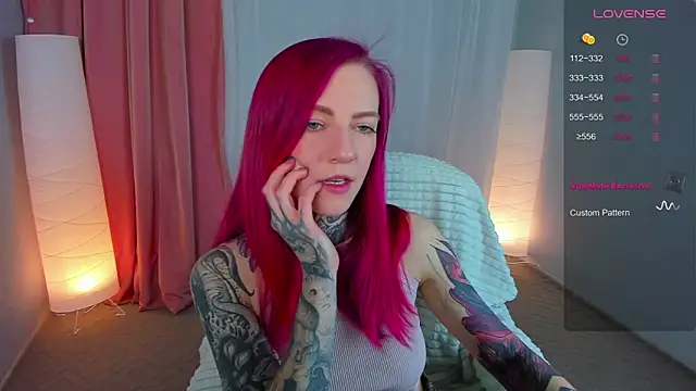 Snapshot of Roxy_____ chatting on March 16, 5:28 pm Roxy online show from March 16, 5:28 pm