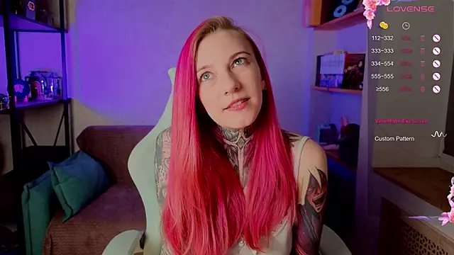 Snapshot of Roxy_____ chatting on October 3, 8:50 pm Roxy online show from October 3, 8:50 pm