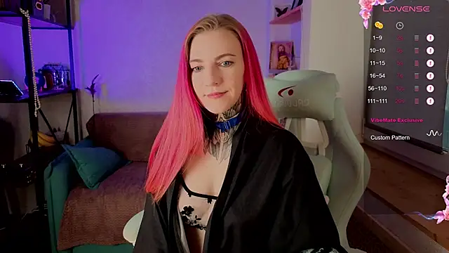 Snapshot of Roxy_____ chatting on November 17, 6:30 am Roxy online show from November 17, 6:30 am