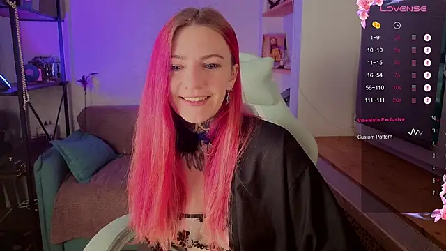 Snapshot of Roxy_____ chatting on November 18, 5:56 am Roxy online show from November 18, 5:56 am